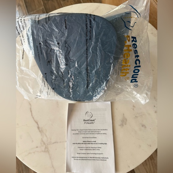 New RestCloud Blue Foam Neck and Shoulder Relaxer - Picture 4 of 9